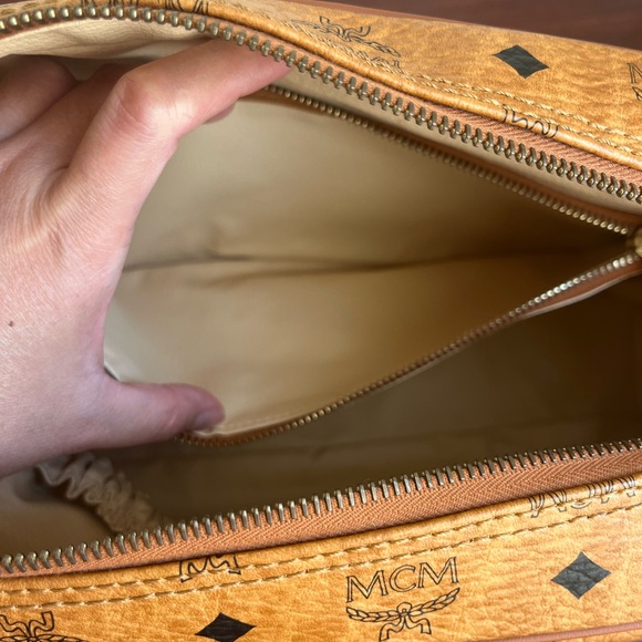 MCM POUCH / CLUTCH (PRICE FIRM❤️) - Picture 11 of 14